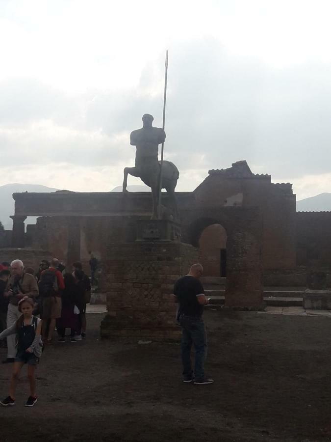 Rosy Monolocale Nel Centro Storico Di Torre Annunziata Di Fronte Scavi Oplonti Apartamento Exterior foto